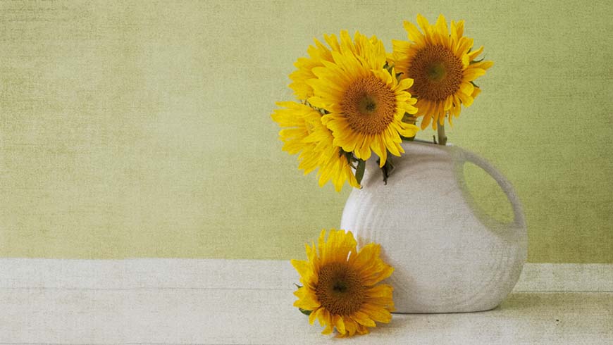 vase of sunflowers