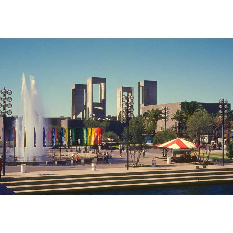 Sacramento; fountain square