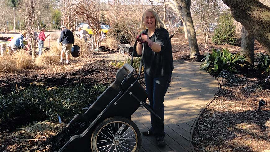 Cyndy Cromwell delivers mulch during Mulch Week